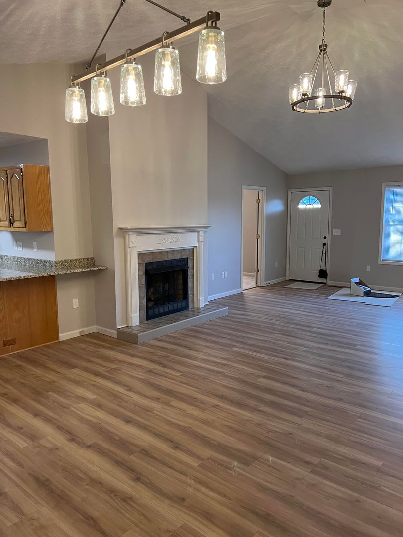IN TOWN Convenience * available for a 12 month lease* – photo 2