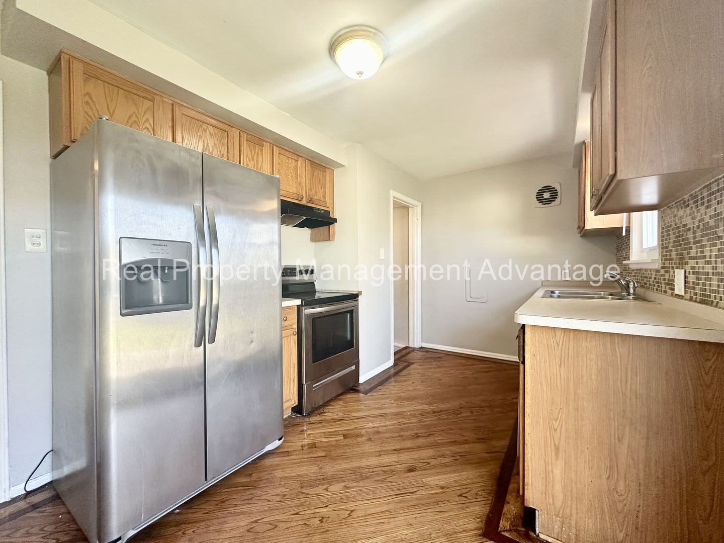 3 Bedroom Bungalow in the Heart of Roseville! – photo 5