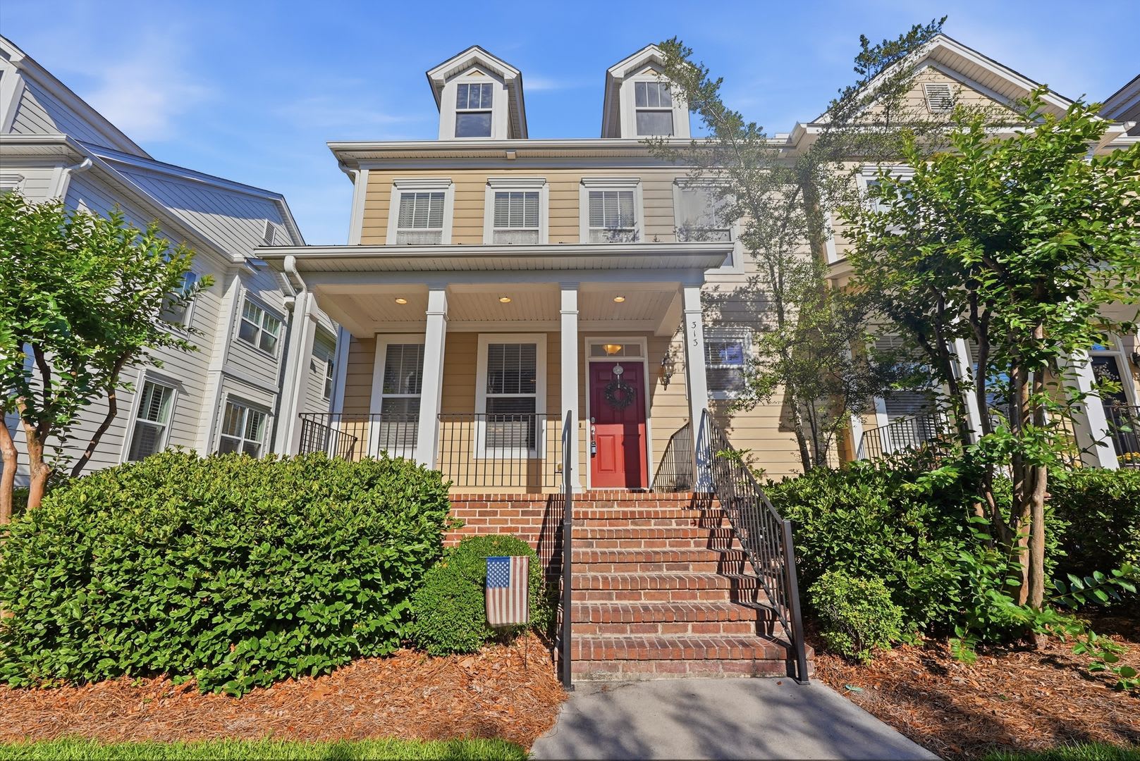 313 Lakeview Drive – photo 1