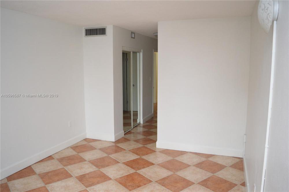 1351 NE 191st St – photo 4