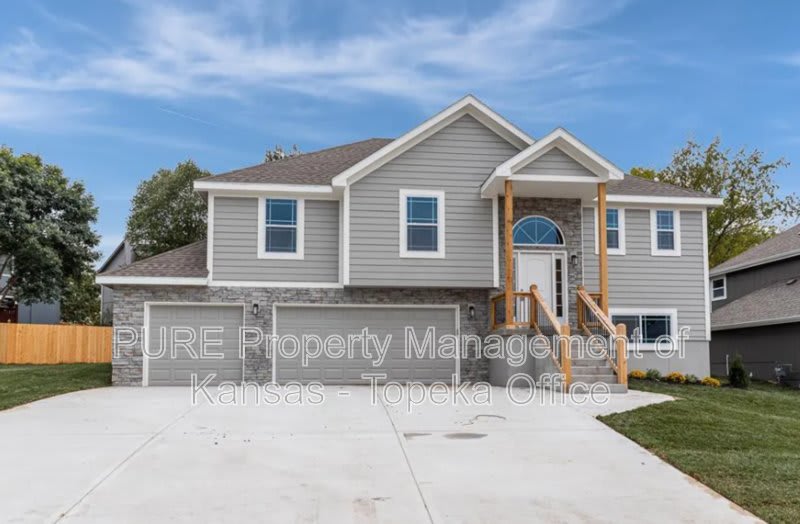 4766 LakeCrest Dr – photo 1
