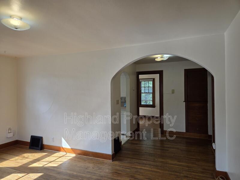 322 W Main St – photo 4