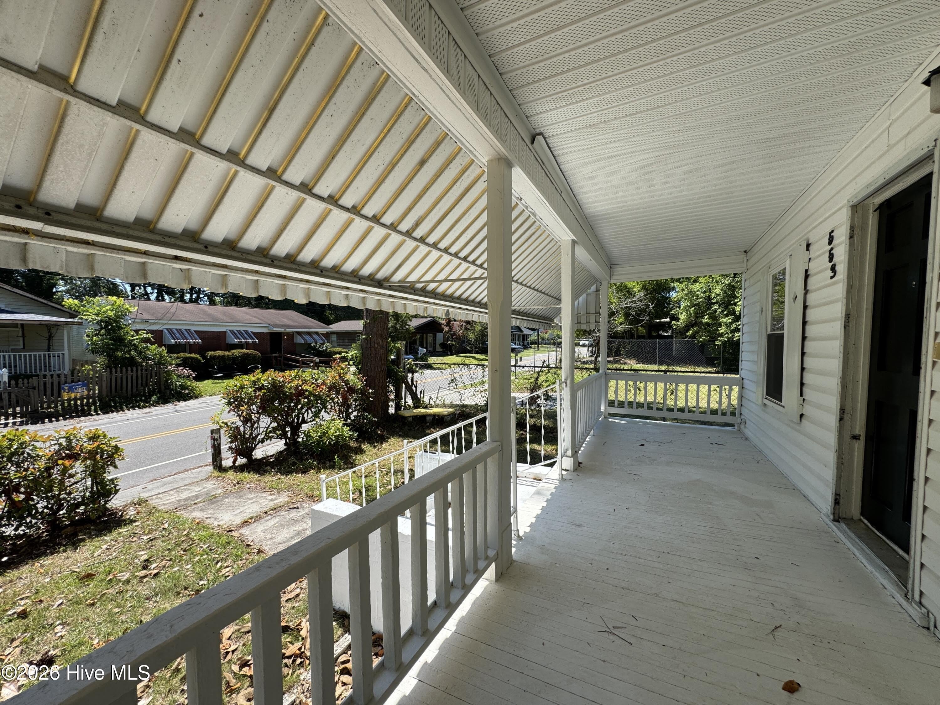 553 Manly Avenue – photo 4