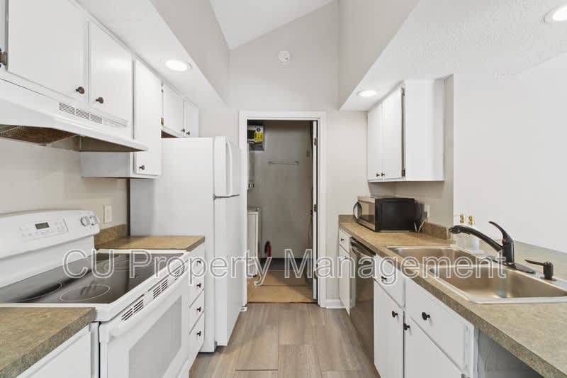 2304 Melrose Drive – photo 3