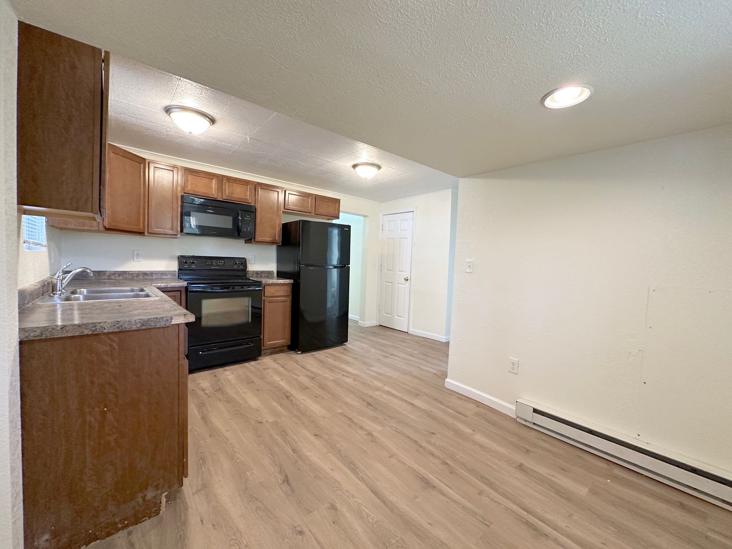 Pet Friendly 3 Bedroom Charmer located behind Corbett Field! – photo 3