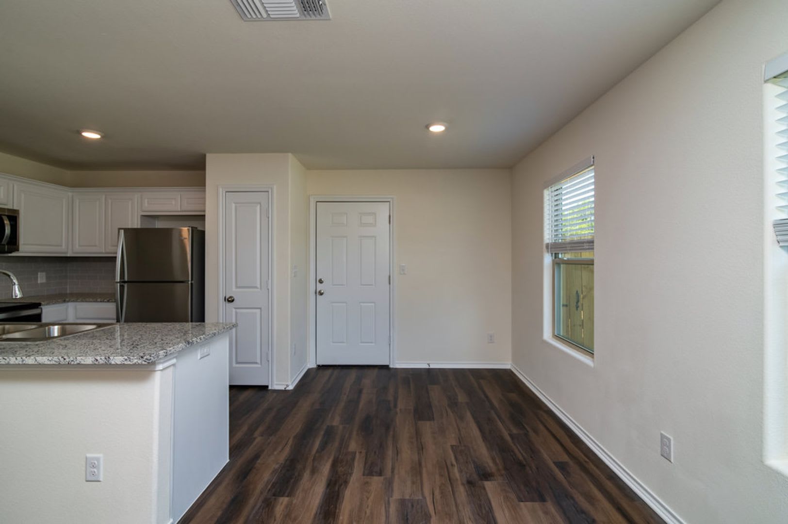 AVAILABLE NOW! 3 BEDROOM DUPLEX LOCATED IN WHITERIGHT, TEXAS! – photo 5