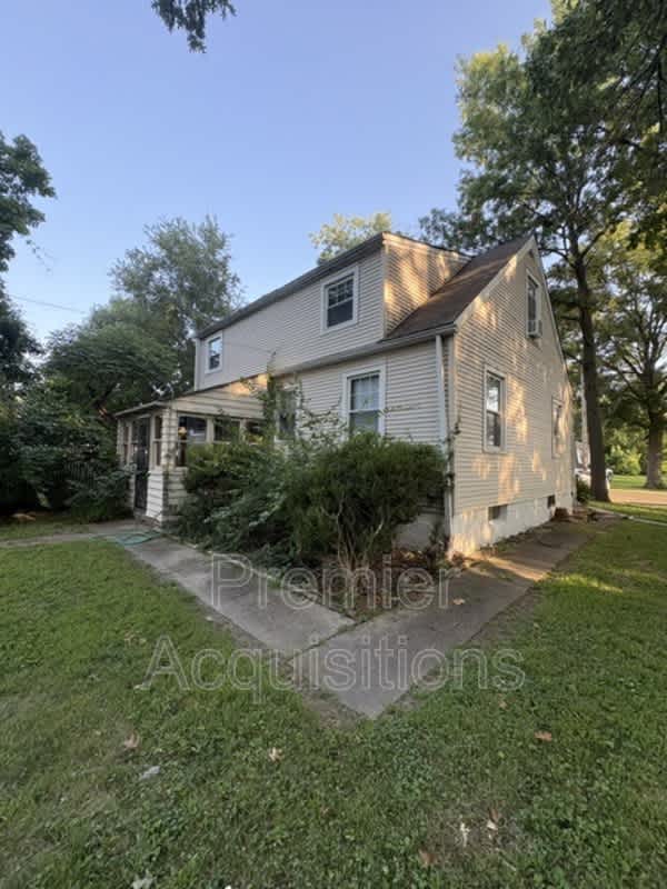 126 E 3rd St – photo 3