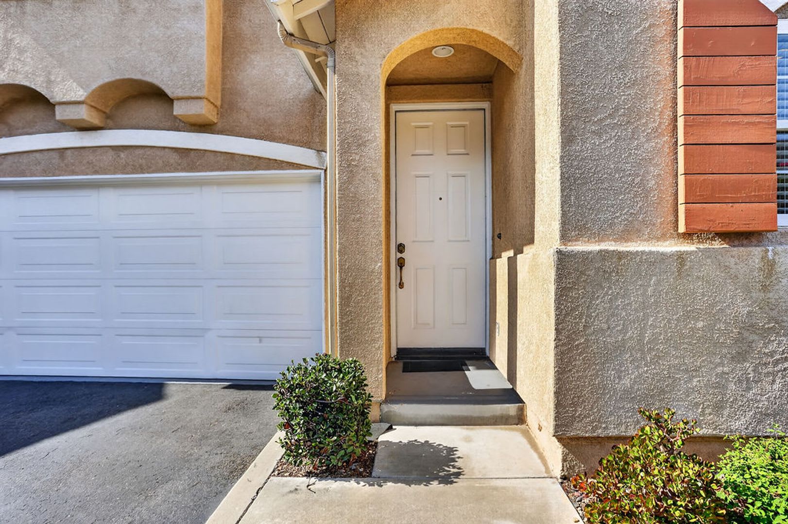 Sun-Drenched Three-Bedroom Detached Home in Desirable Soleil – photo 2