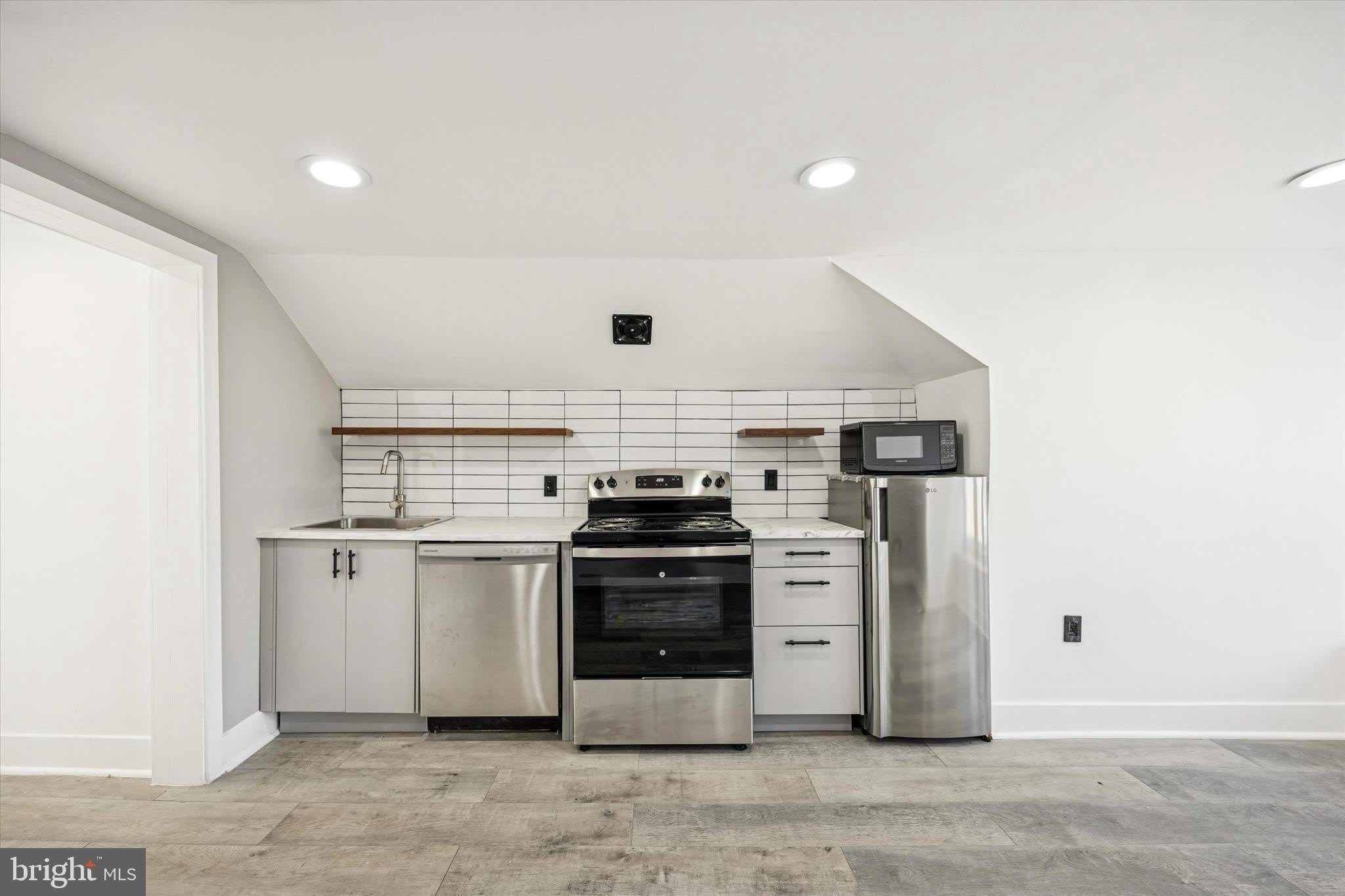 844 W CHESTER PIKE – photo 3
