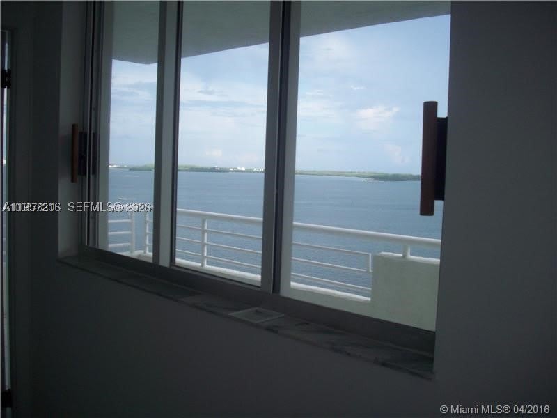 1402 Brickell Bay Dr – photo 4