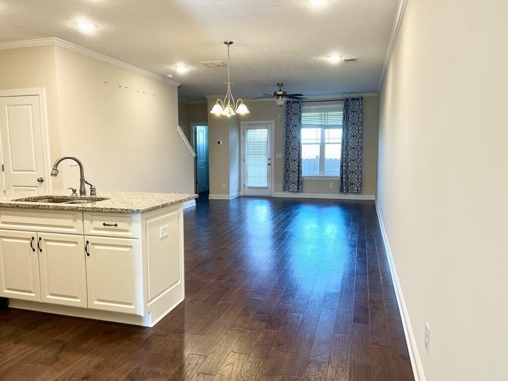 594 Vinings Drive – photo 2