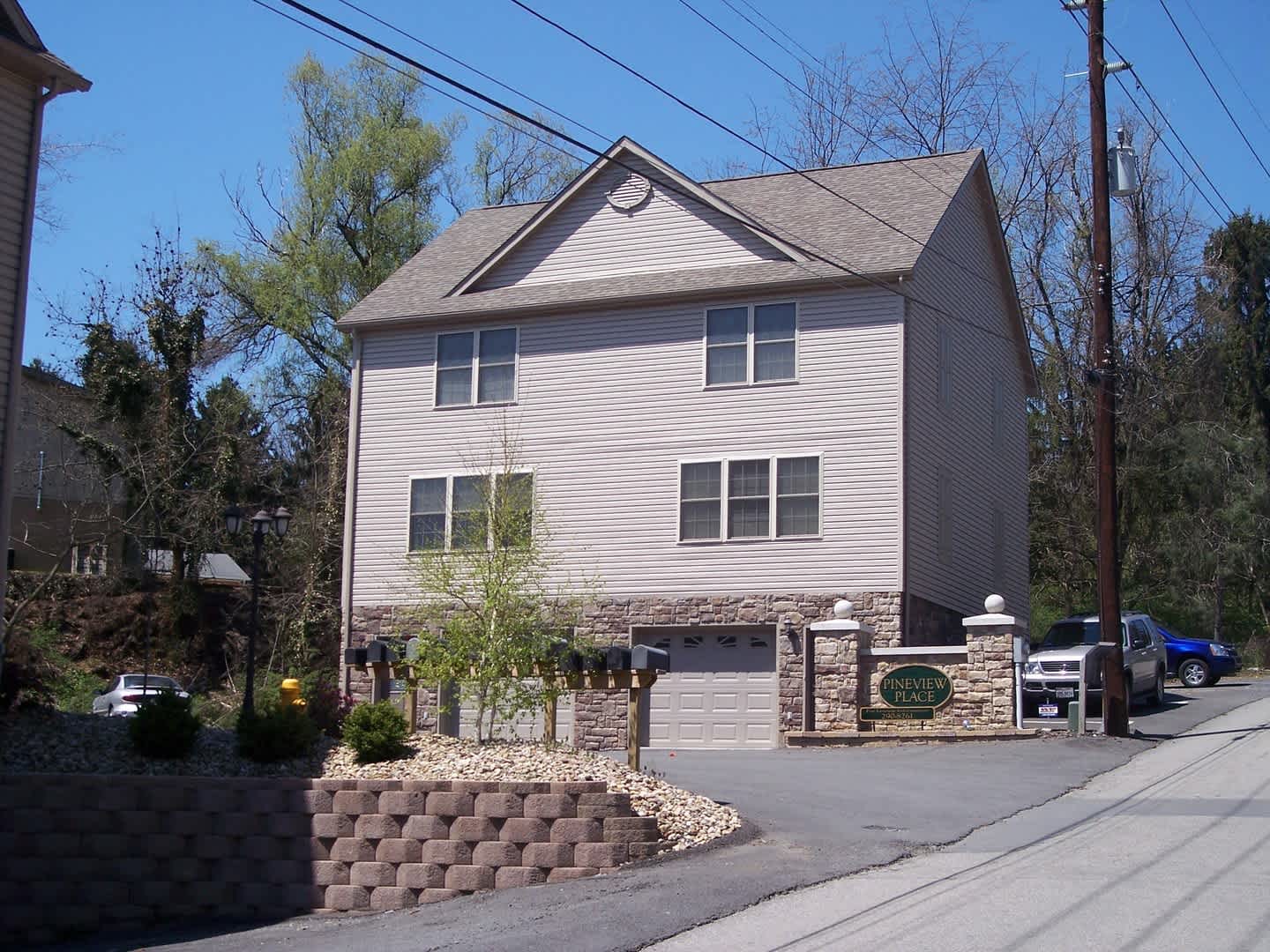 2 Bedroom, 2.5 Bath Townhome Near Med Center – photo 2