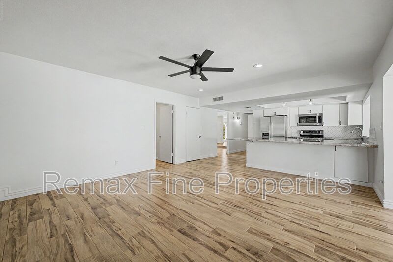 5228 E Karen Drive – photo 1