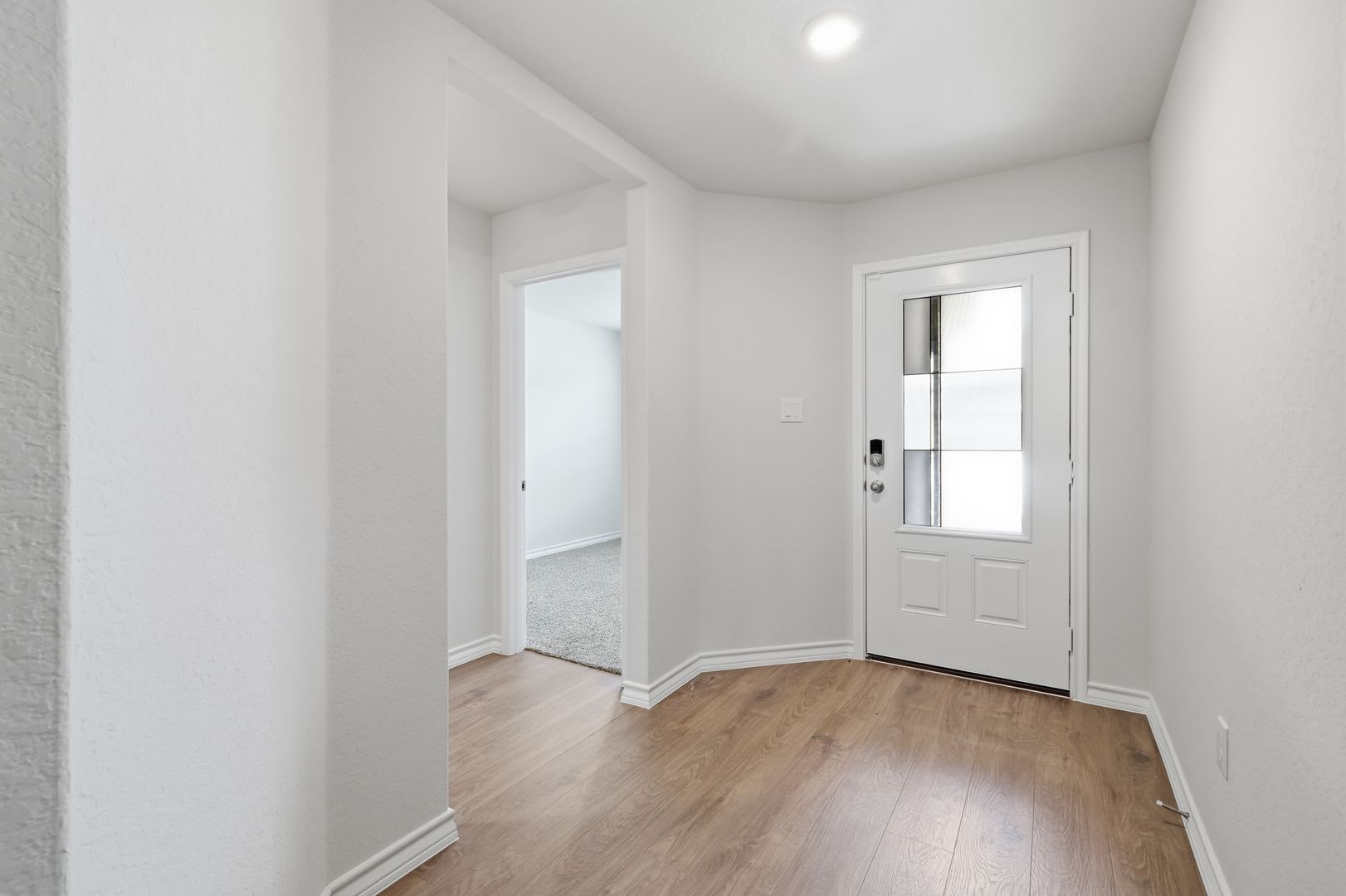 Beautiful Single Story Home In Laurel Vista – photo 2