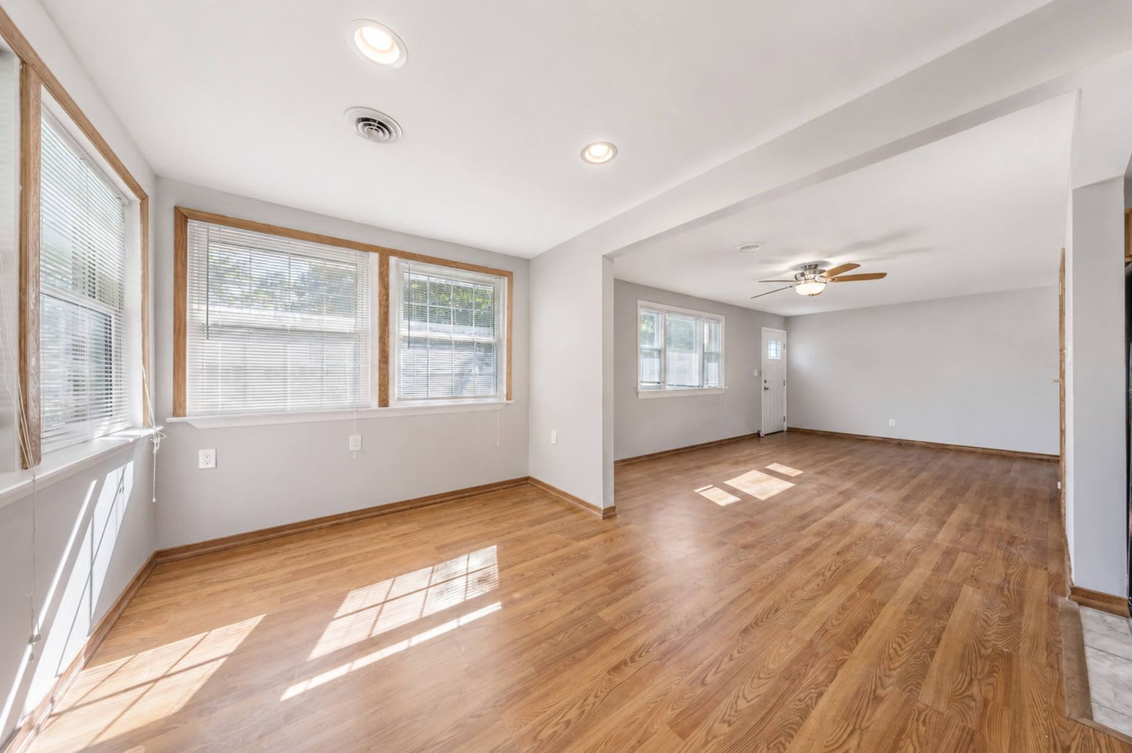 Cute 2 Bedroom Brick Ranch Williamsburg – photo 4