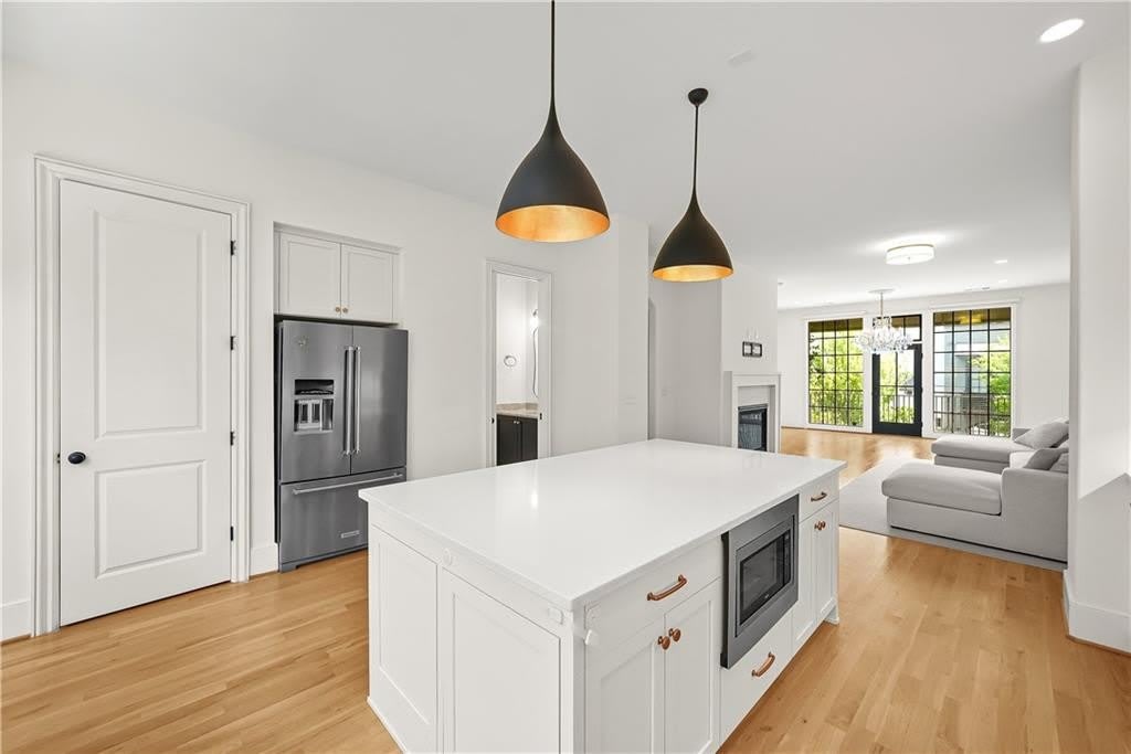 683 Fraser Street SE – photo 4