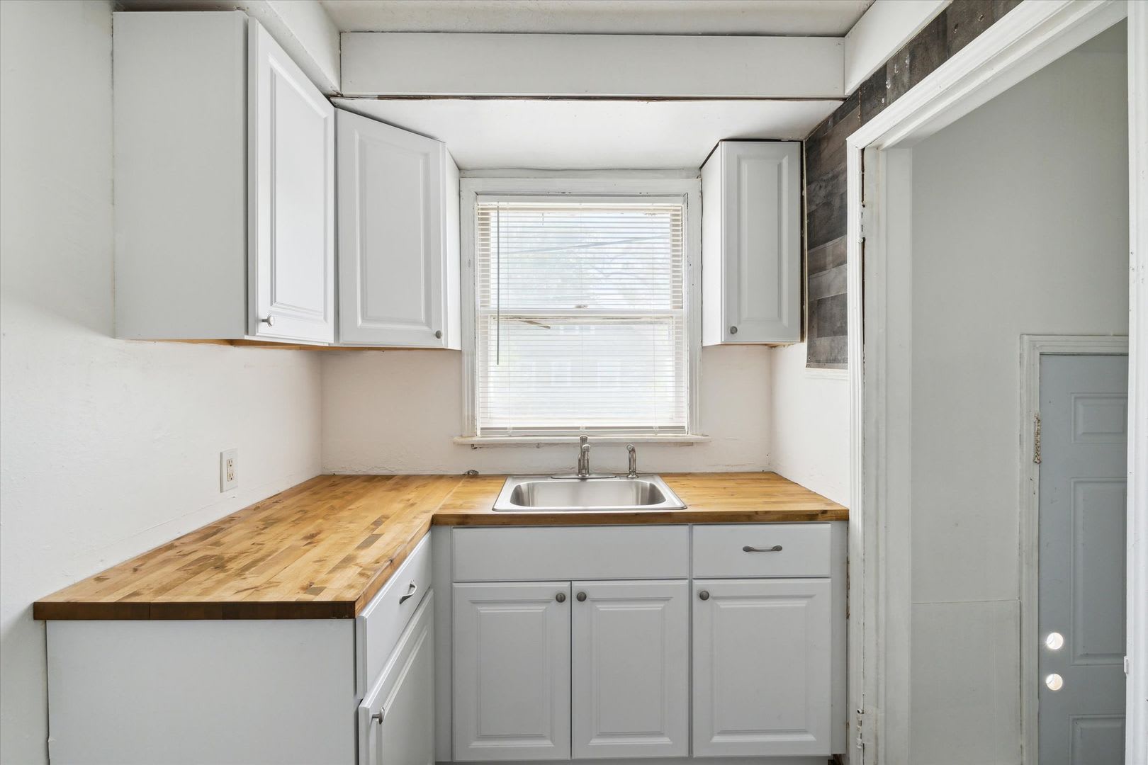 Remodeled 4B 1B Home $1,175 – photo 5