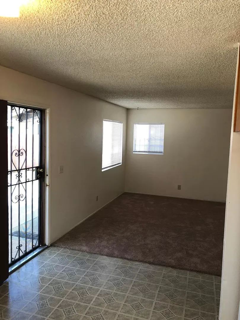 Discount Great 3 Bedroom 2 Bath Home Absolutely Fantastically Located With Access To Freeways And Downtown – photo 2