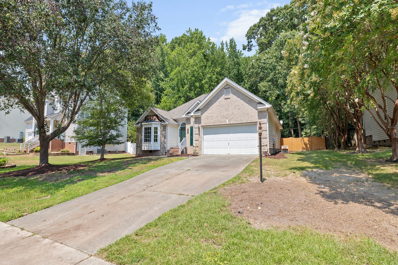 3 bed 2.5 Bathroom Ranch Style Home with Fenced In Yard – photo 3