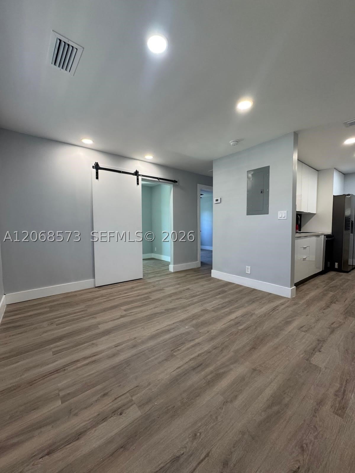 2865 NE 13th Ave – photo 2
