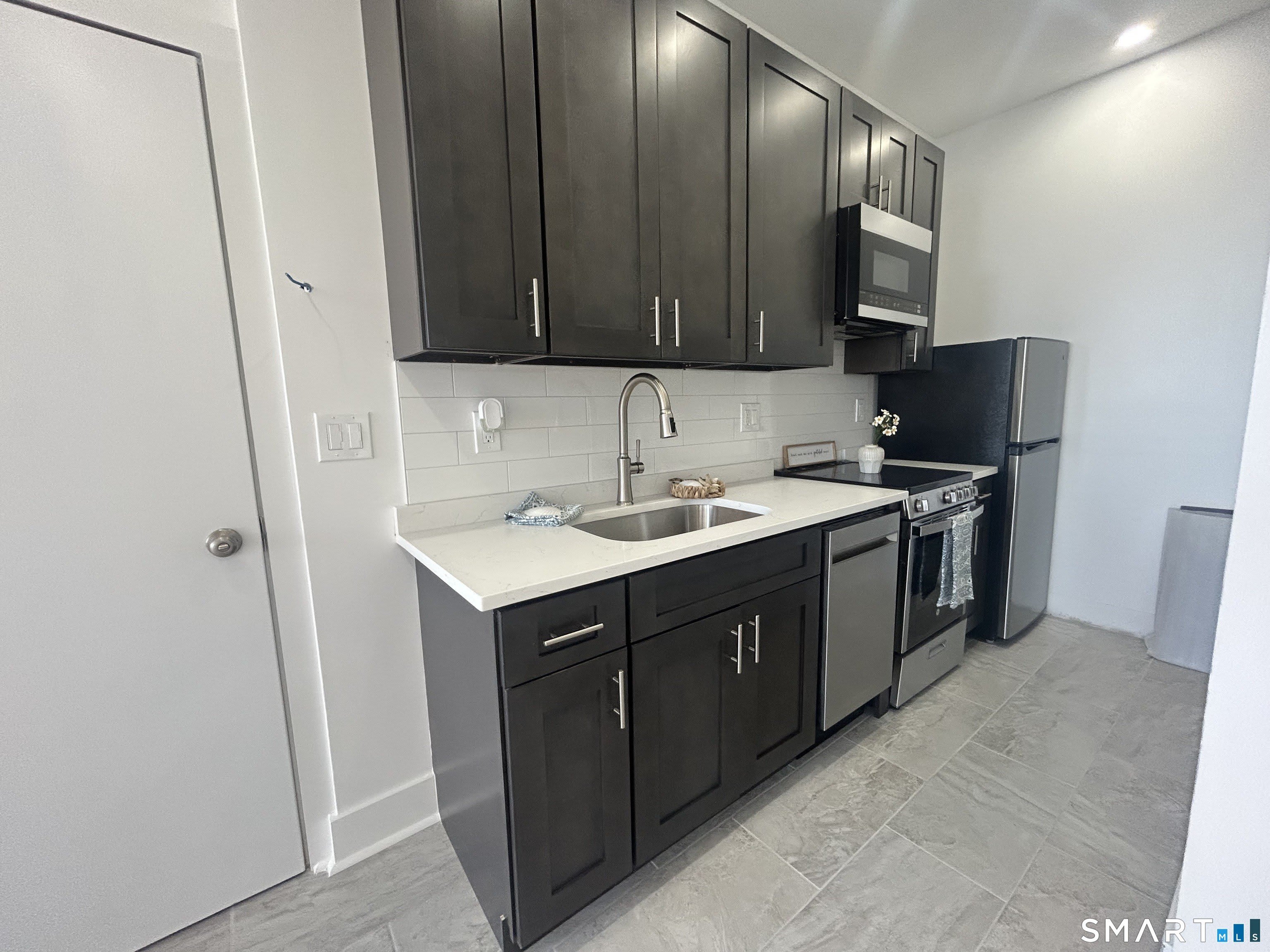 207 Bank Street – photo 2