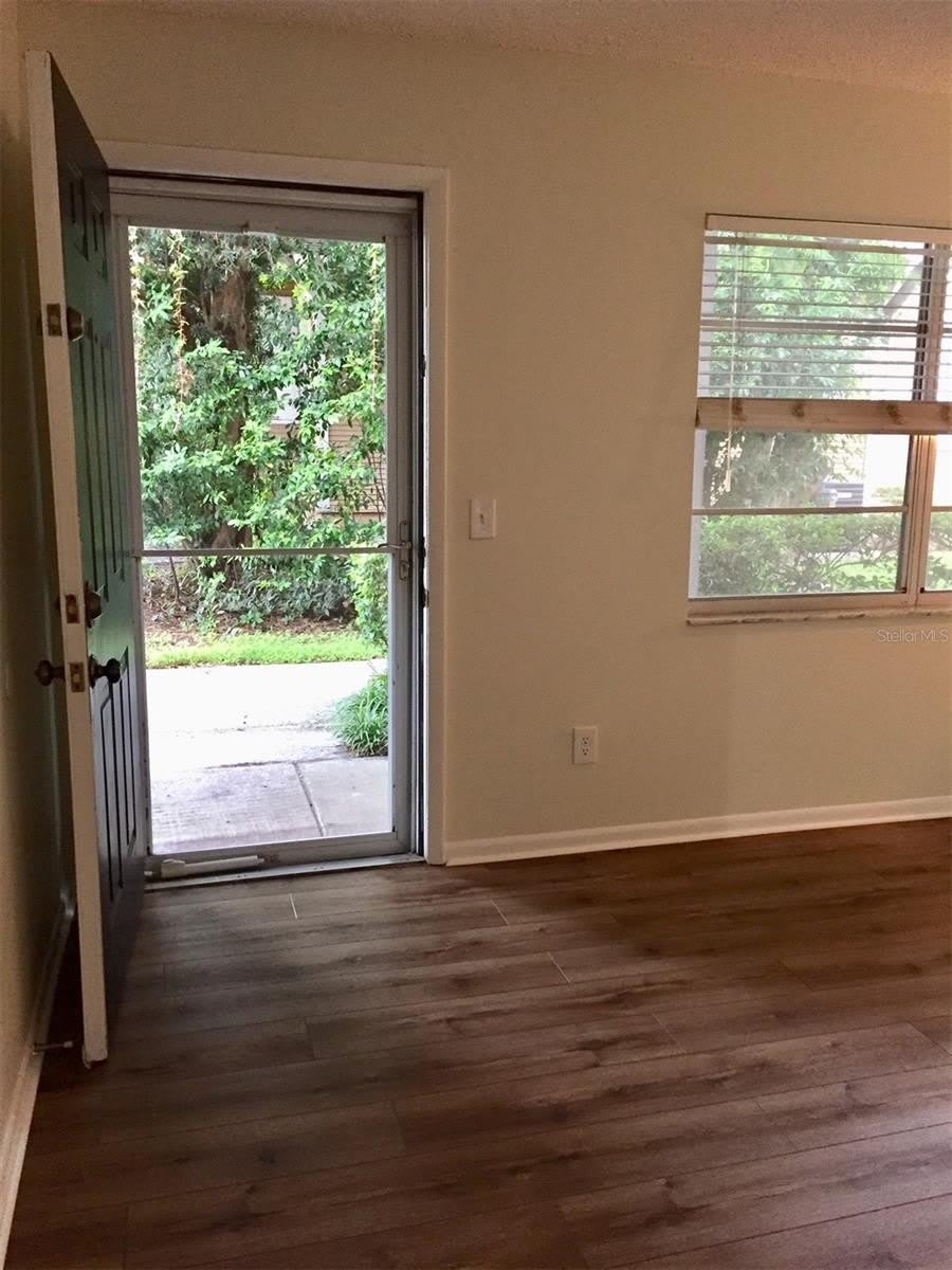 305 S WESTLAND Avenue – photo 3