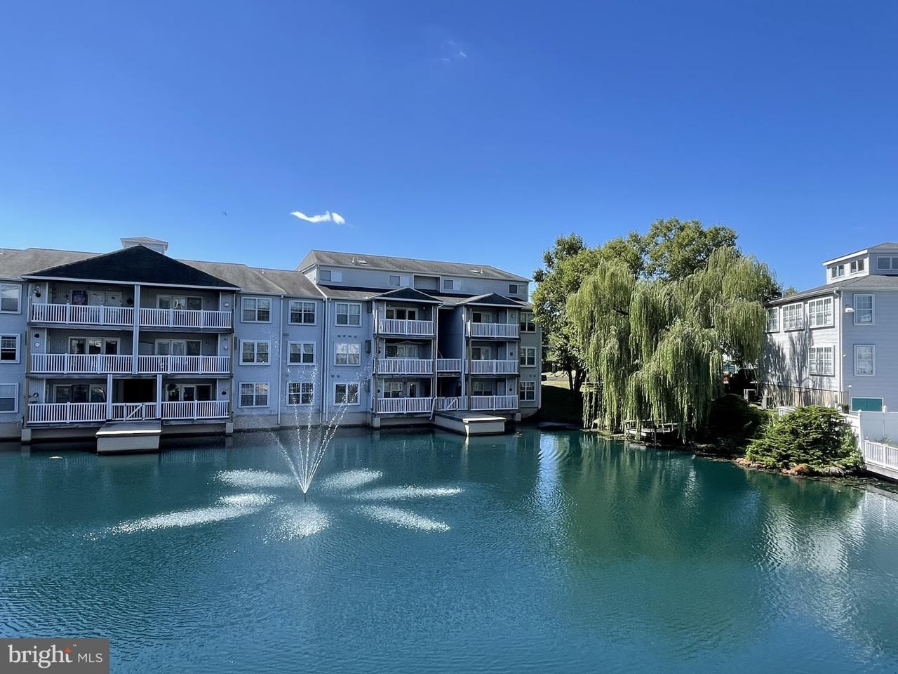 801 Waters Edge Drive – photo 1