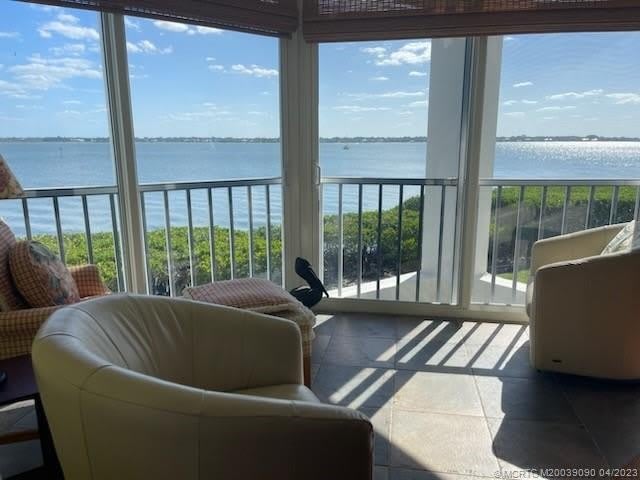 144 Ne Edgewater Drive – photo 2