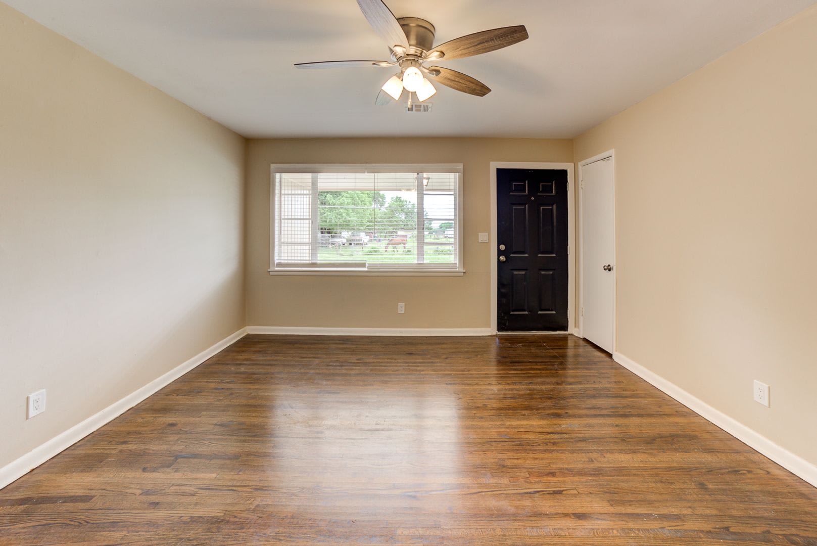 Recently Remodeled 3 Bed 1 Bath – photo 5