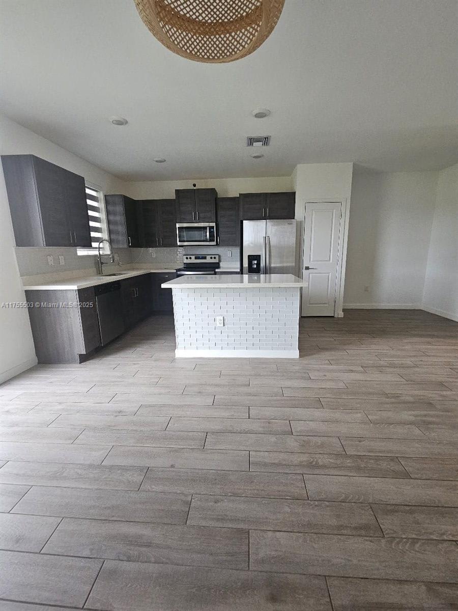 1028 Southeast 23rd Avenue – photo 3