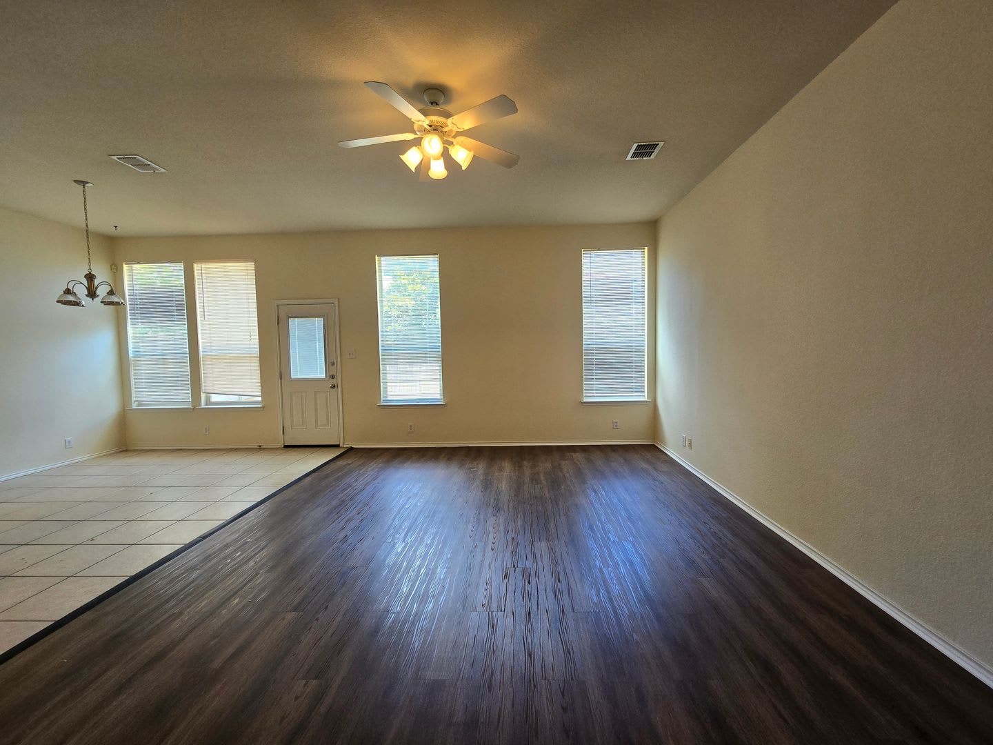 3/2/2 Walking Distance to Fischer Park / No Carpet / Fridge Included/ Fenced in Yard / NBISD – photo 5