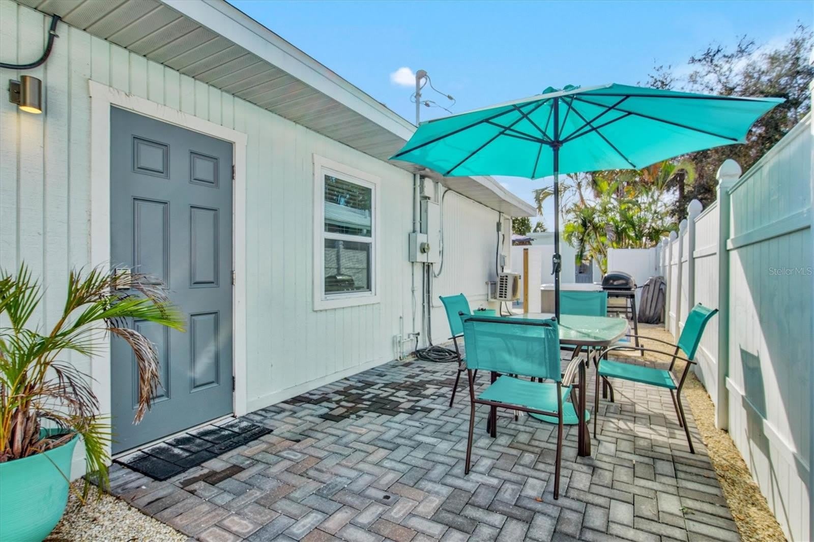 2084 GROVE Street – photo 1