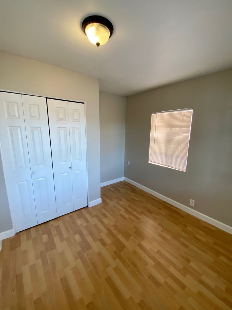 3 Bed 1 Bath House with Laundry Hookups and Off-Street Parking! – photo 3