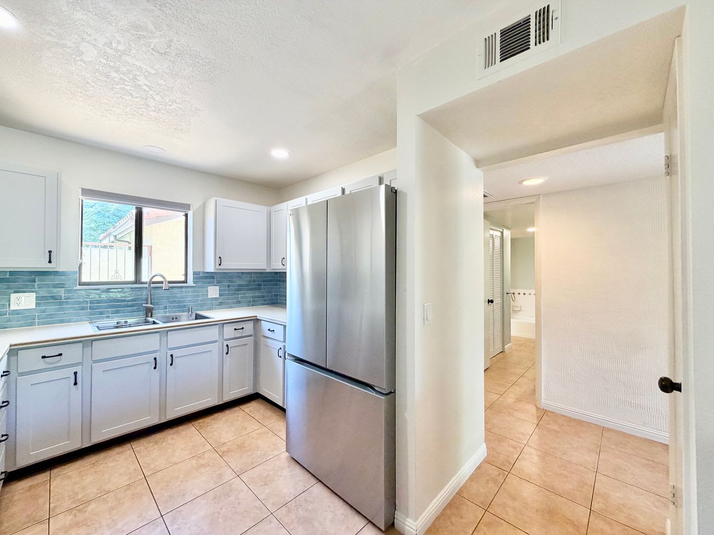 AVAILABLE NOW! GORGEOUS Two-Story 2 Bedroom 2 Bathroom Condo in Palm Desert – photo 5