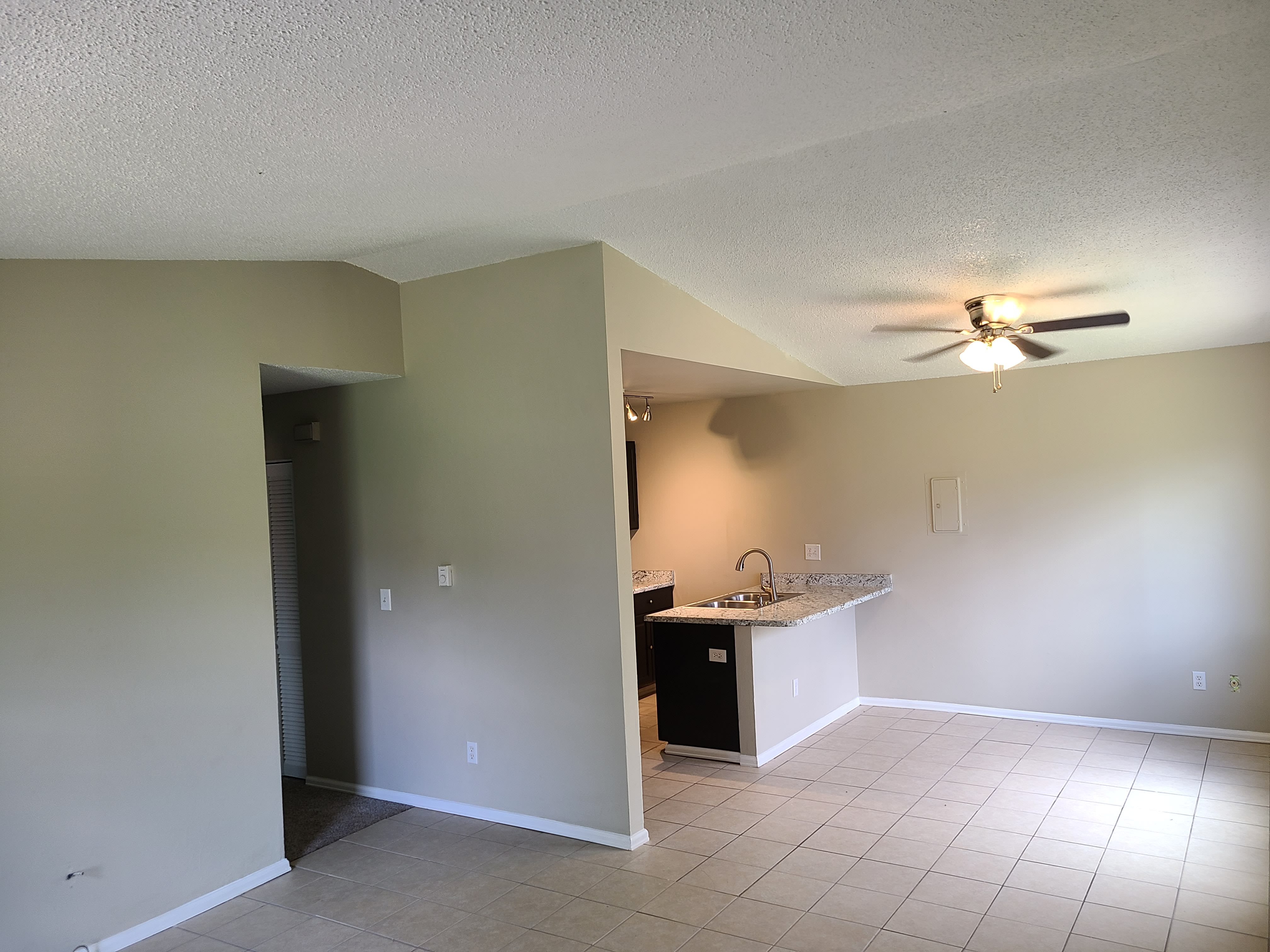 4480 Loomis Avenue – photo 2