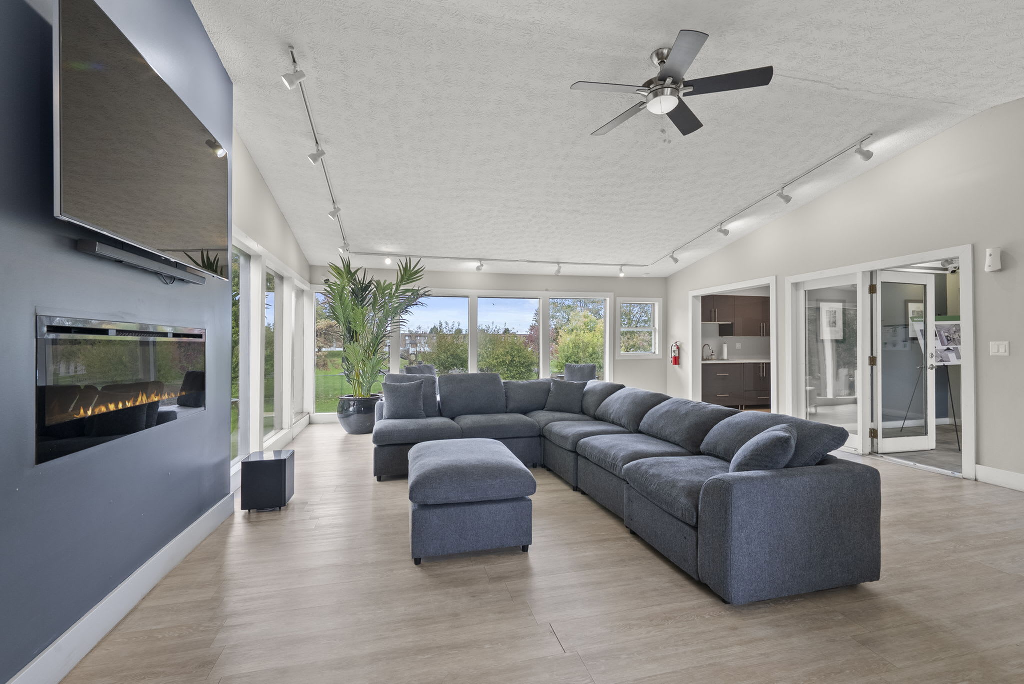 Center Court Apartments – photo 1
