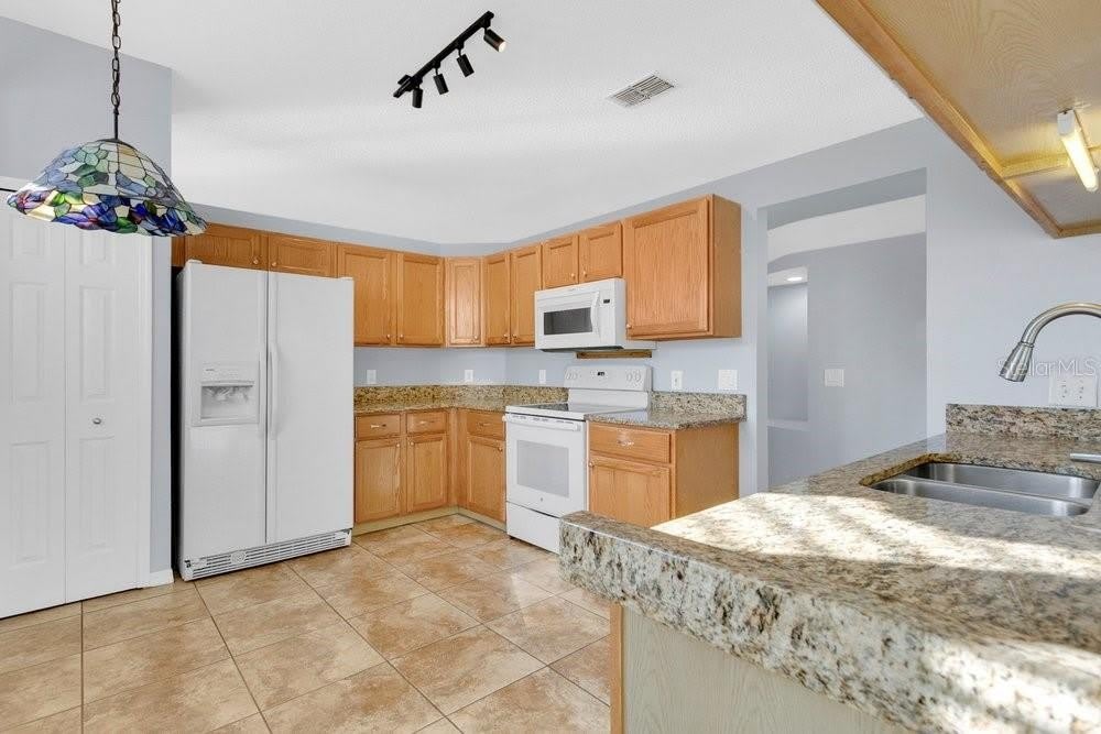 8102 COUNTRY RUN Parkway – photo 2