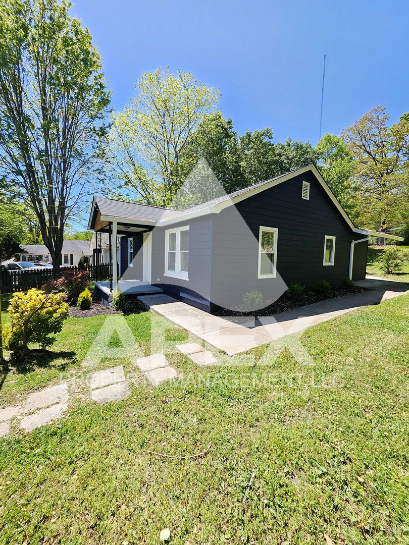 Renovated Craftsman Style 3 Bd 1.5- Ba Single Family Home in North Knox! – photo 3