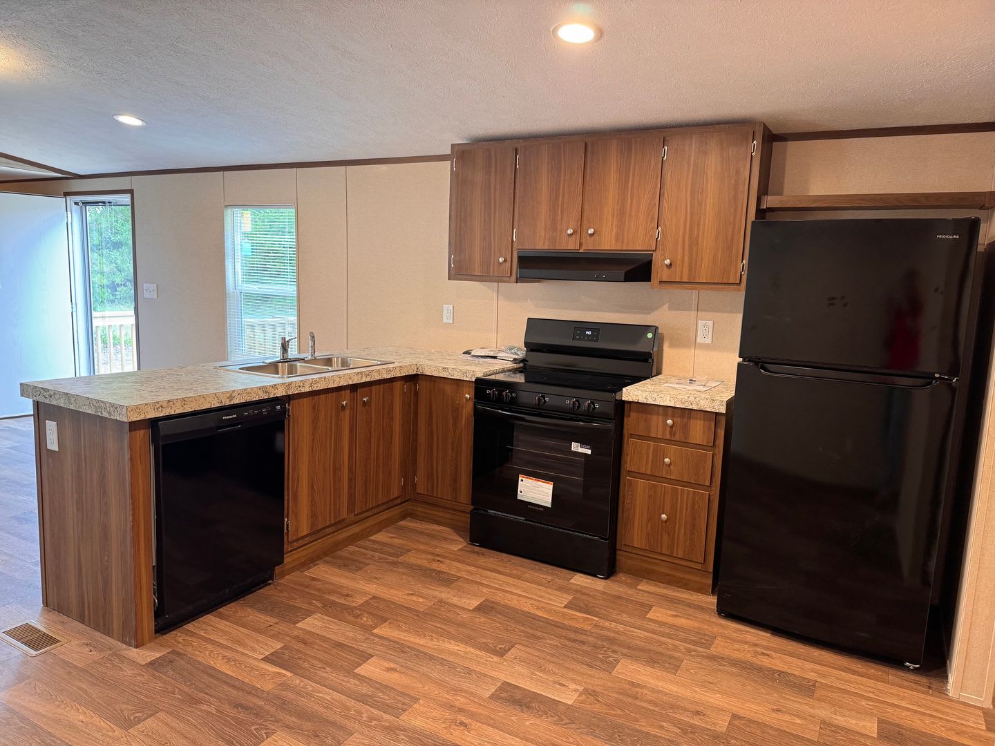 Brand New 3 Bed 2 Bath Mobile Home – photo 5