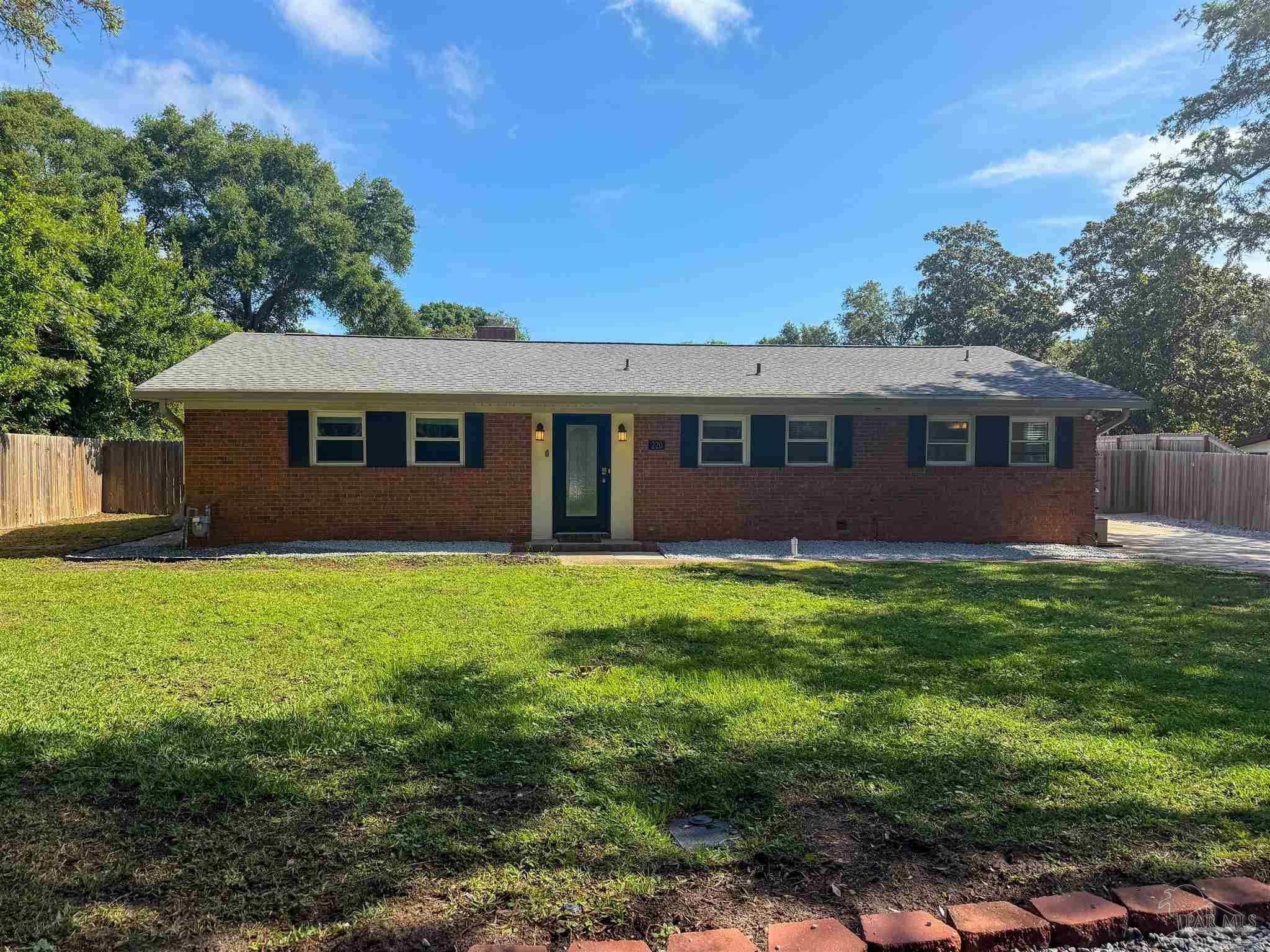 220 Cordoba St – photo 2