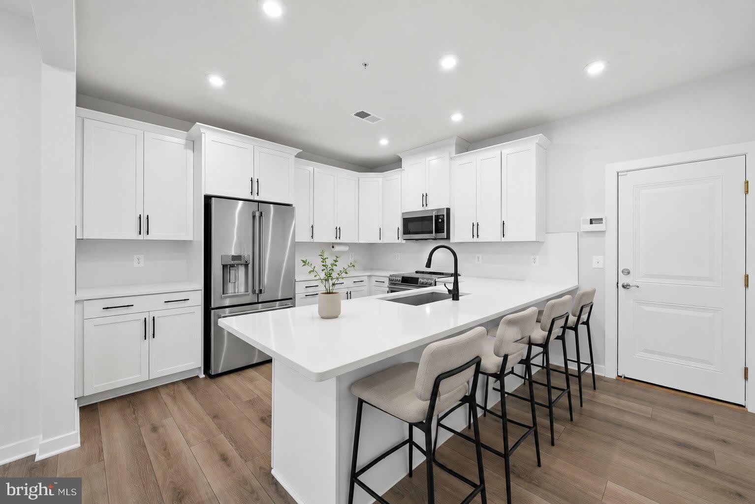 43728 TRANSIT Square – photo 2