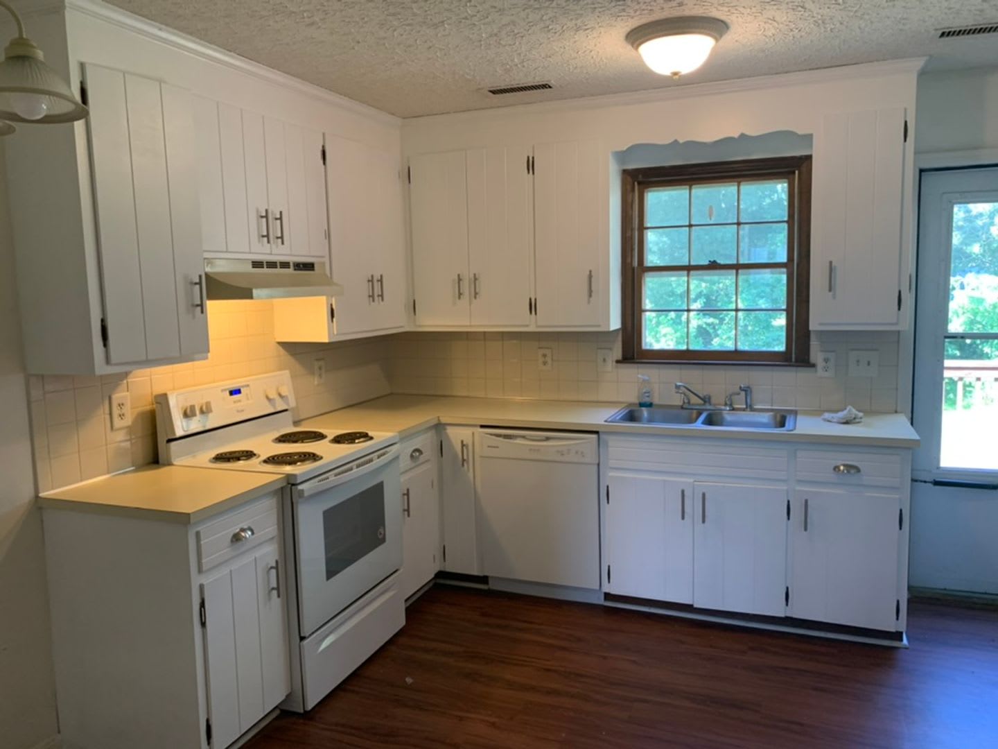 Updated 2 bedroom, 1 bath apartment with walk-out patio off of kitchen, and updated flooring. – photo 2