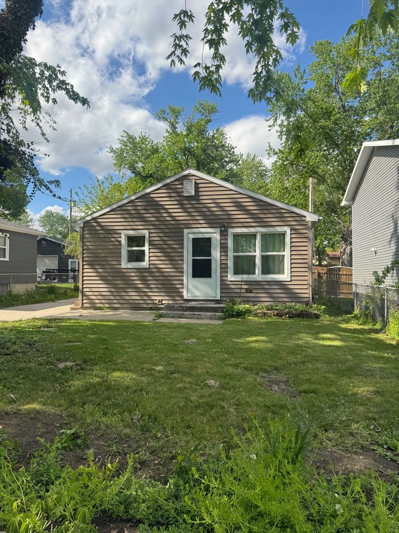 Charming Updated 3BR Home with Large Fenced Yard & Garage – photo 1