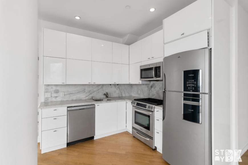 525 Clinton Ave – photo 3
