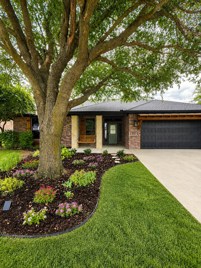 Beautiful 3/2/2 home with GORGEOUS pool that includes pool service – photo 1