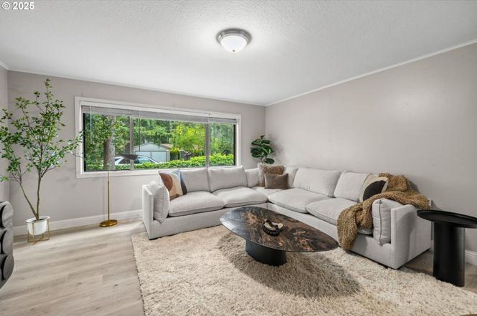 Updated renovations 3BD 2BA 1,050SQ FT in Lake Oswego – photo 3