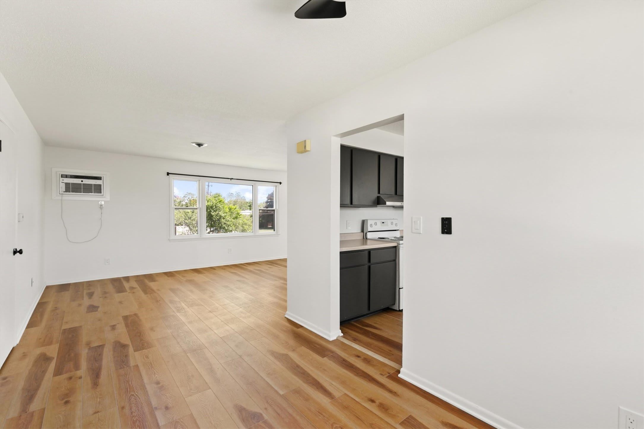 104 NW sharmin Drive – photo 4
