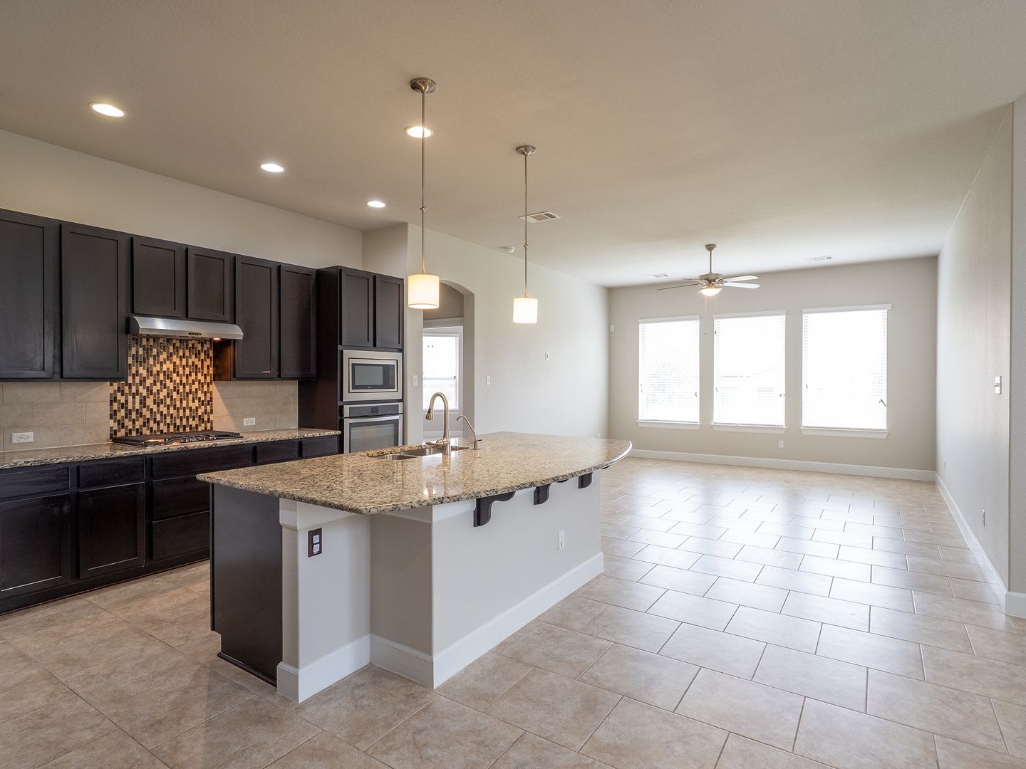 Luxurious Retreat in Sweetwater Ranch – photo 5