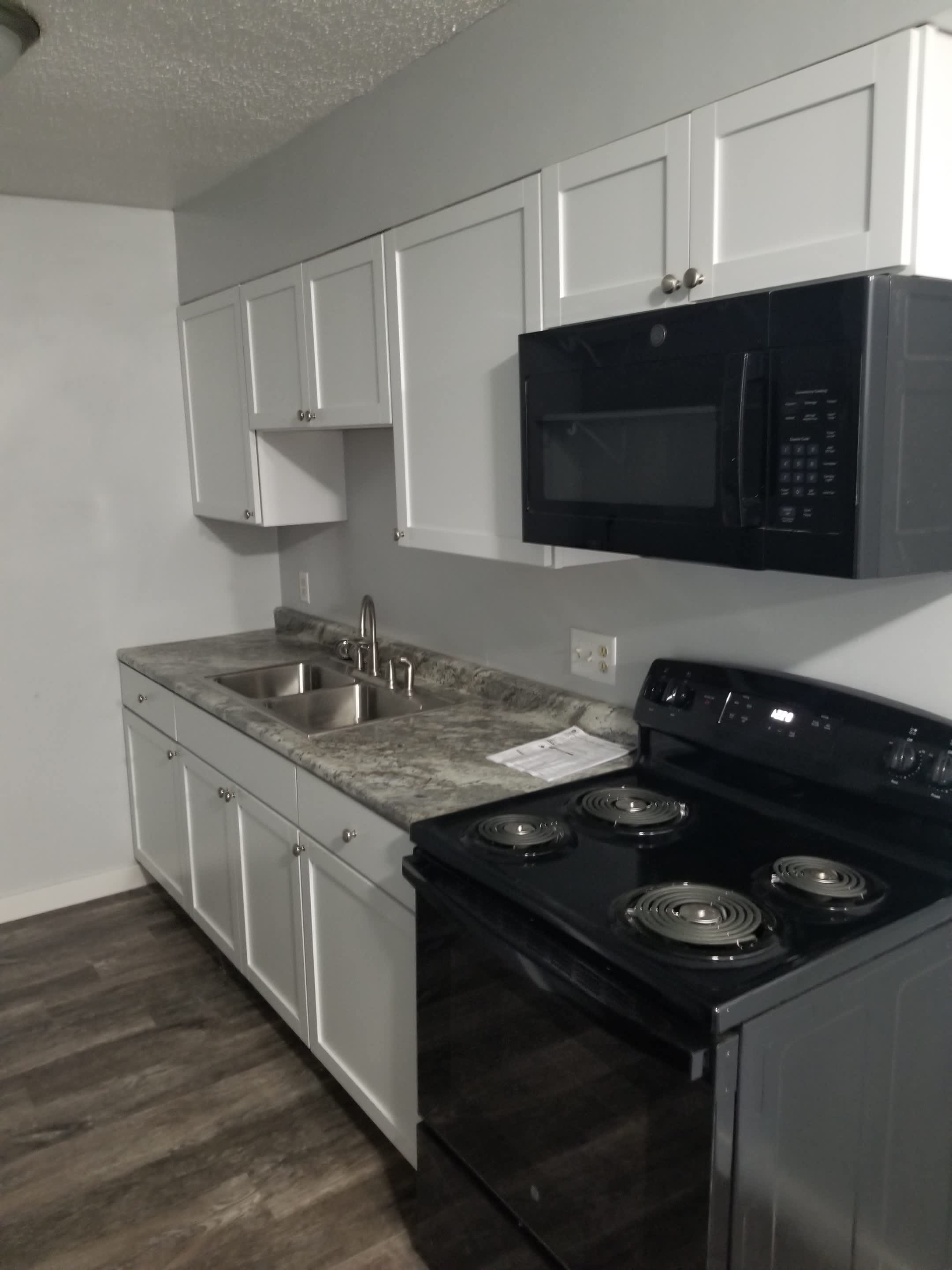 1112 Oakview Dr – photo 2