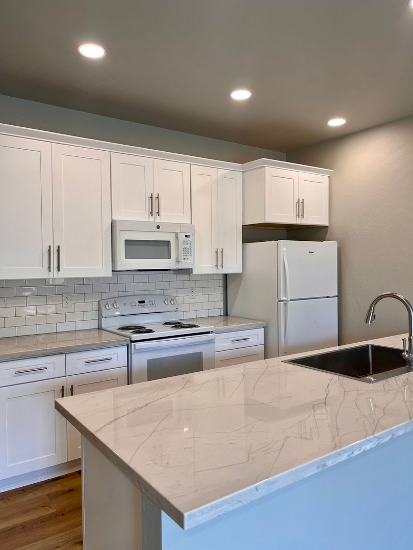 Medford, OR 2 Bedrooms with Both En-Suite Bathrooms, New Construction, $2295.00 a Month – photo 5